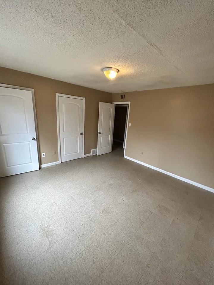 5366 Clinchport Circle #1 - Photo 3 of 18