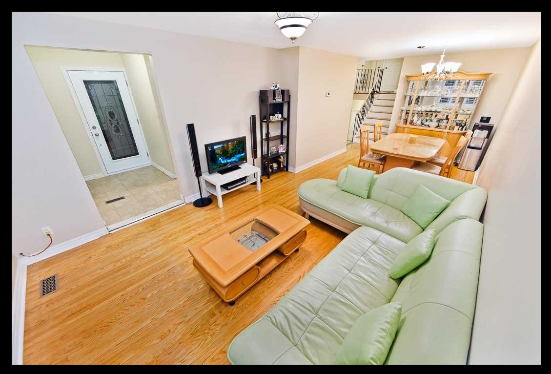 75 Clayhall Crescent - Photo 3 of 12