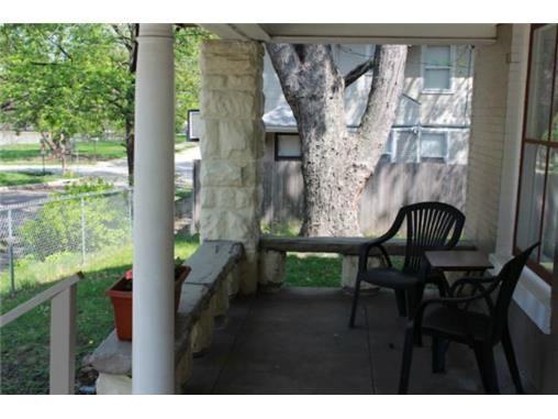 915 E 29th St - Photo 3 of 19