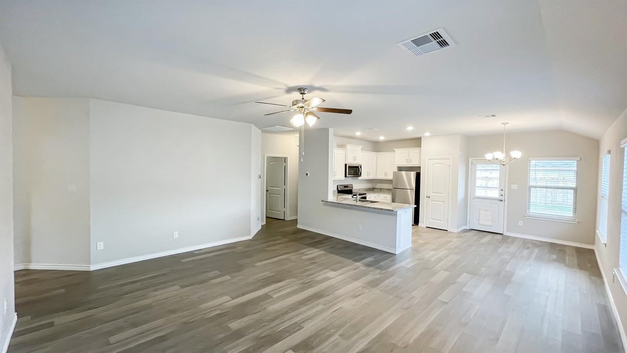1921 Cartwright St #1 - Photo 5 of 14