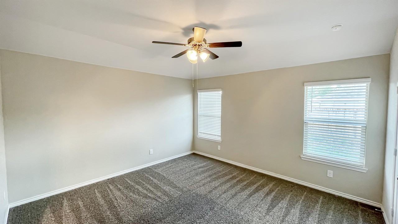 1921 Cartwright St #1 - Photo 7 of 14