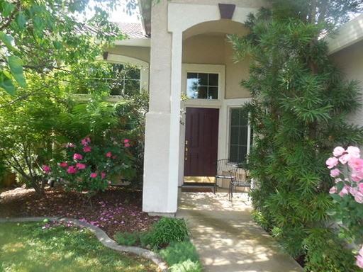 596 Fisher Cir - Photo 2 of 10