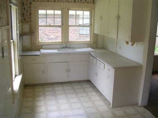 920 Harrell Ave - Photo 2 of 5