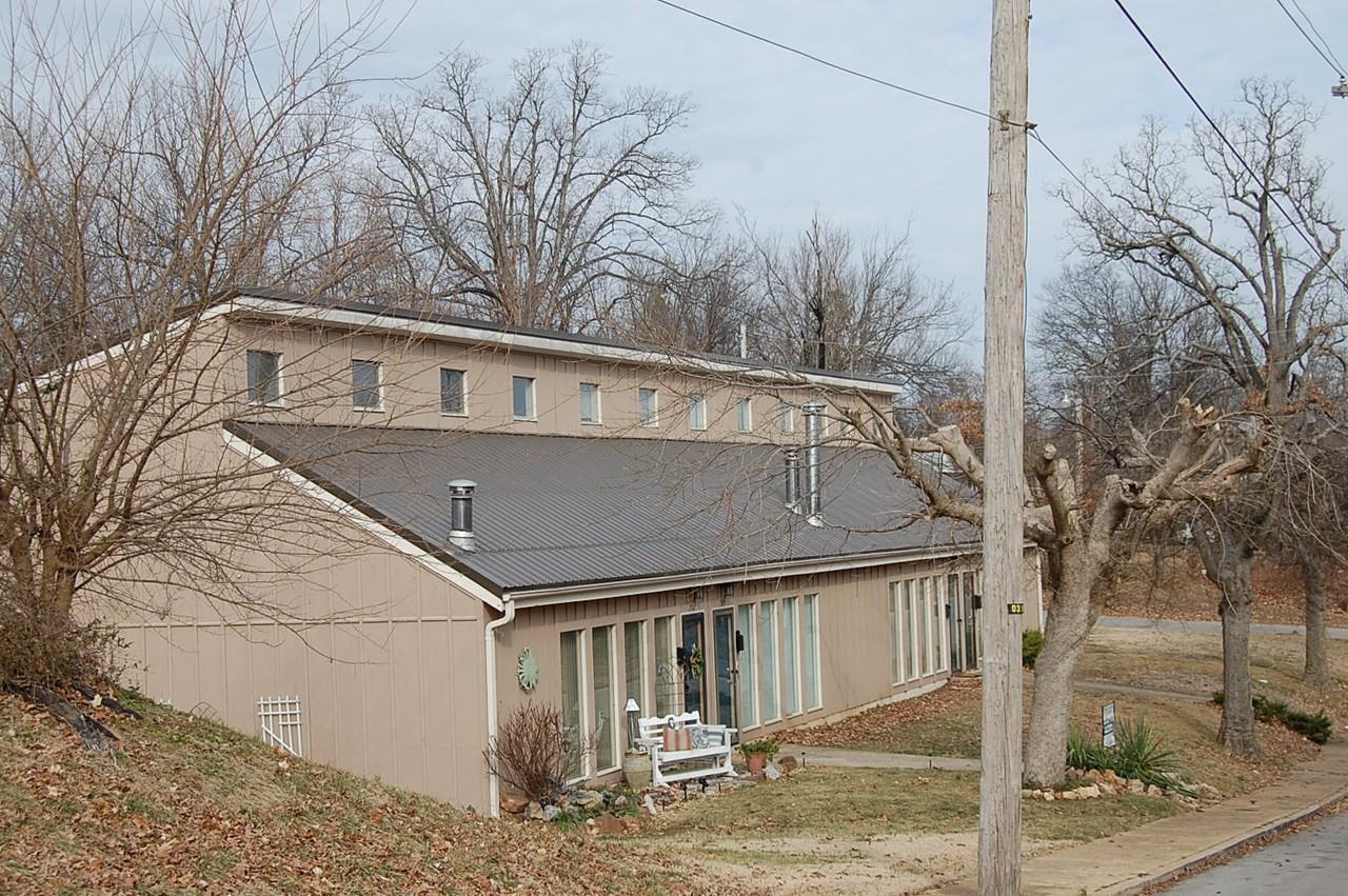 709 Benton St - Photo 2 of 16