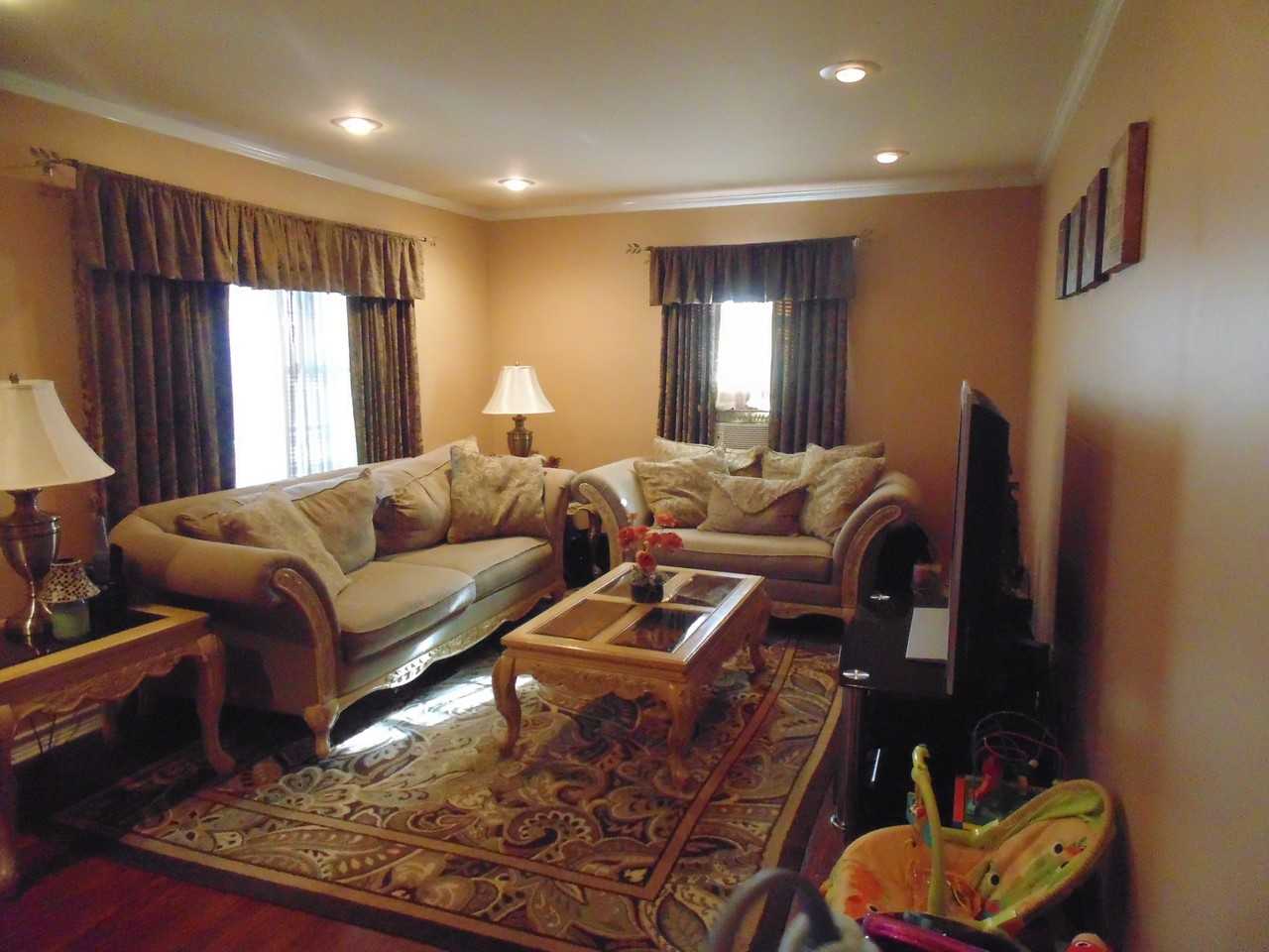 341 N 7th Ave - Photo 2 of 7