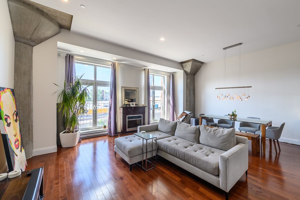 1000 Rue de la Commune Est #527