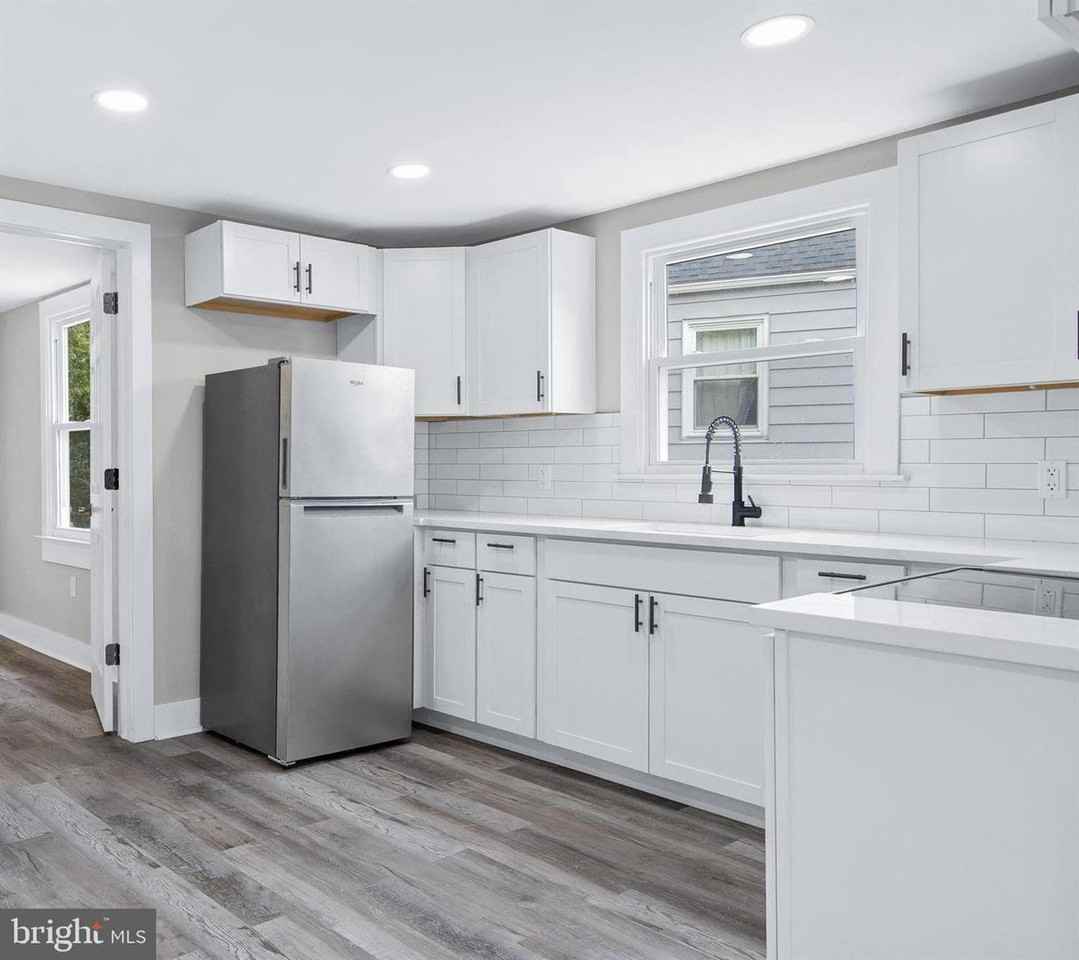 8 Old Kings Hwy - Photo 3 of 19