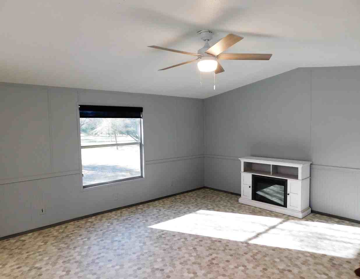 323 County Road 3504 - Photo 3 of 28