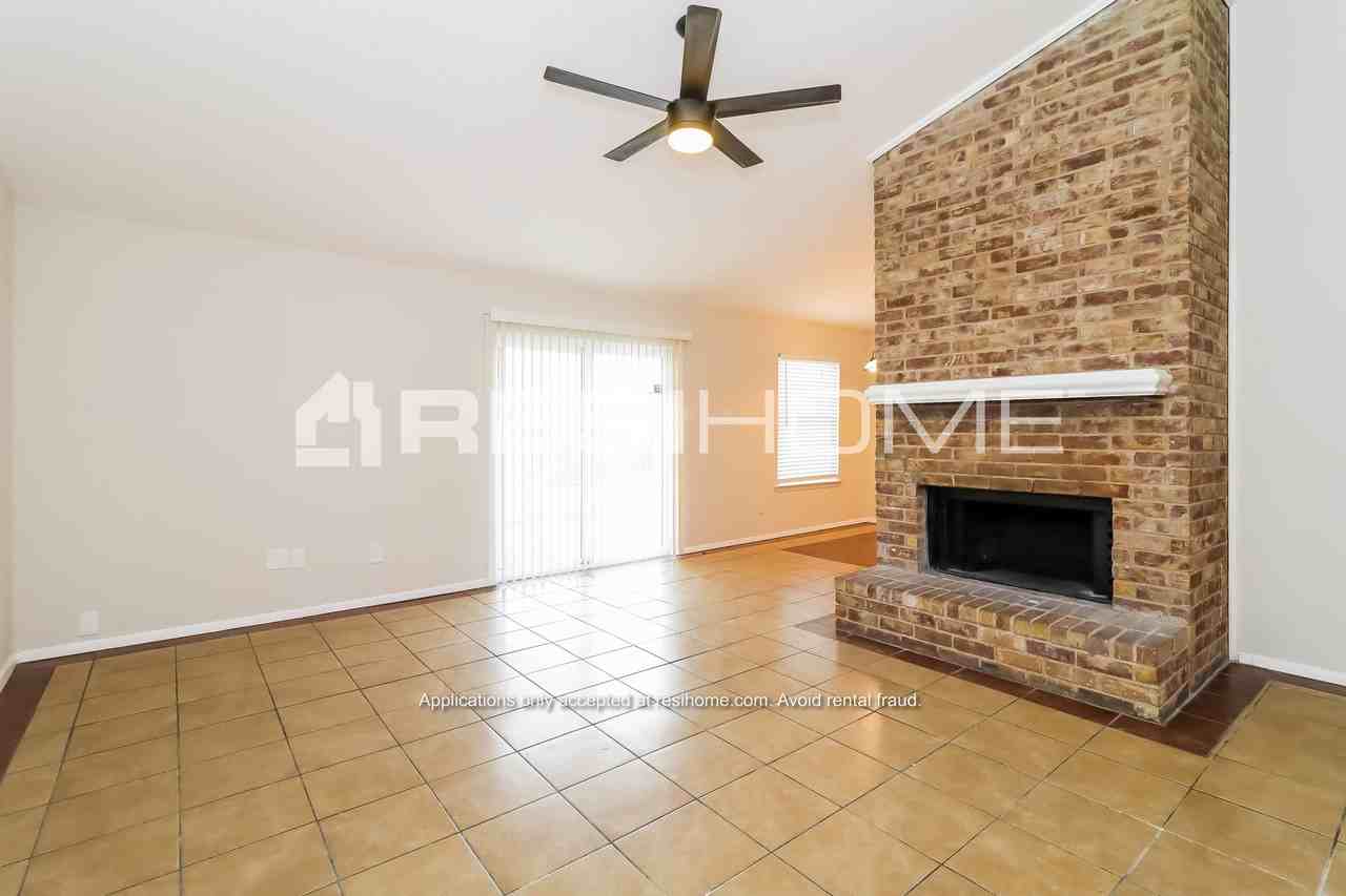 2407 Rock Haven St - Photo 3 of 18