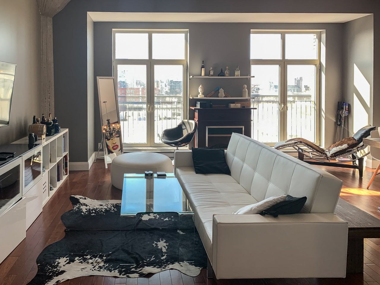 1000 Rue de la Commune Est #727