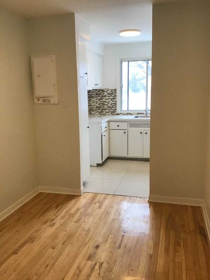 266 Rue Lawrence #215 - Photo 2 of 11