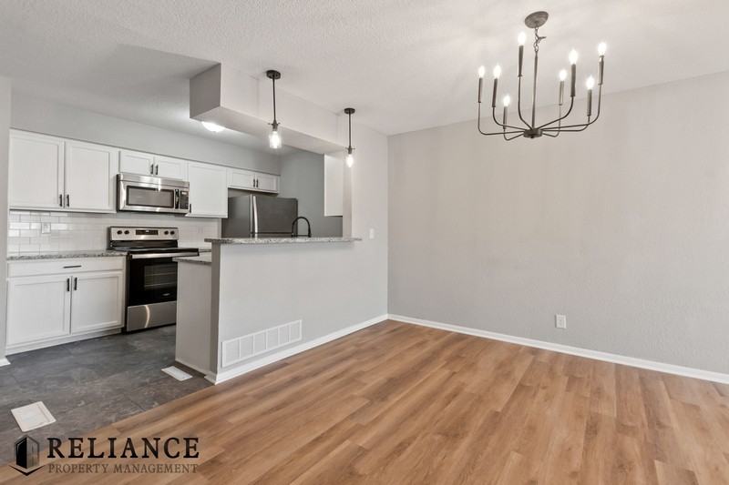 8712 Lakeland Circle - Photo 4 of 23