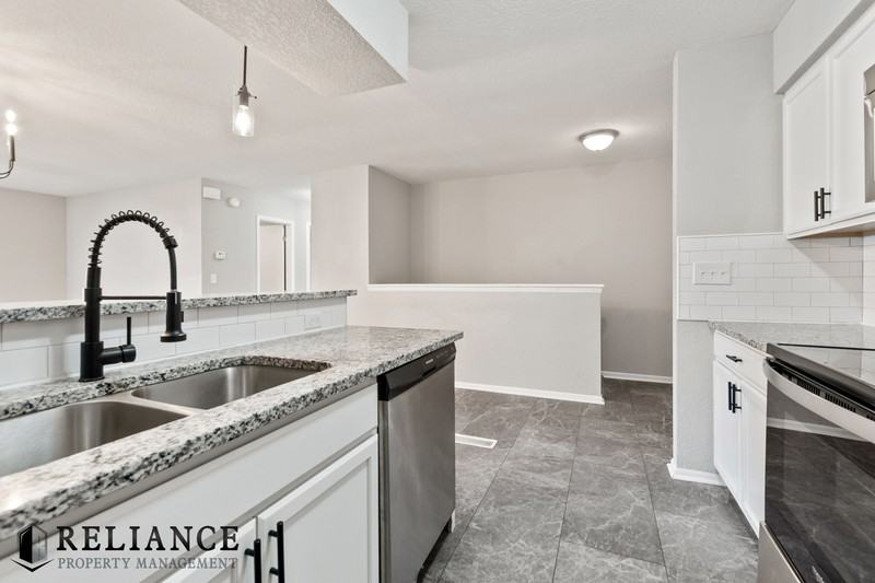 8712 Lakeland Circle - Photo 7 of 23