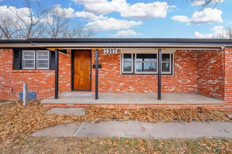 1302 N Murray St - Photo 2 of 36