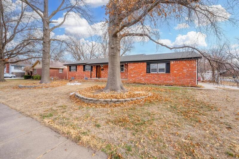 1302 N Murray St - Photo 3 of 36