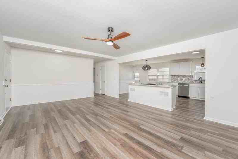 1302 N Murray St - Photo 7 of 36