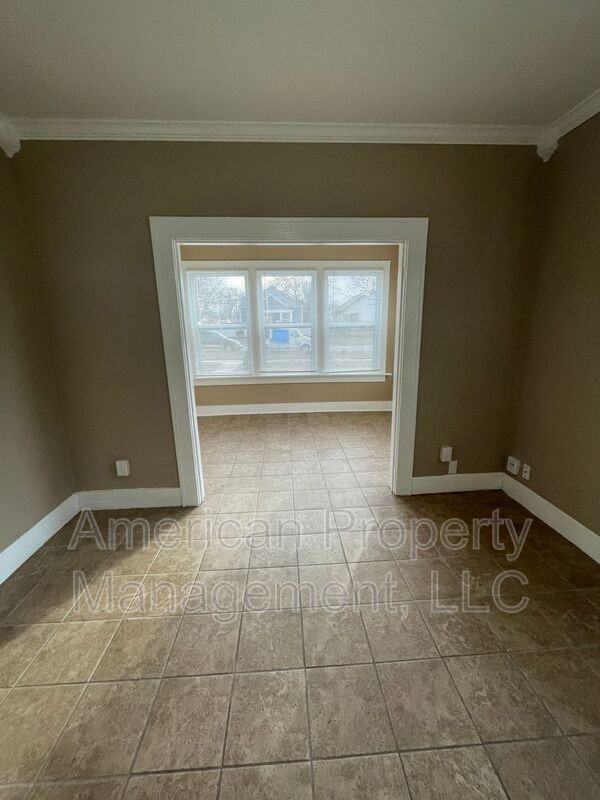 502 S Walnut St #1 - Photo 3 of 22