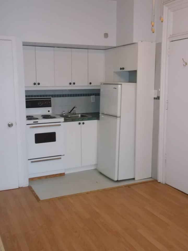 1427 Rue Chomedey 4, Montréal, QC H3H 2A6 Studio Apartment for Rent