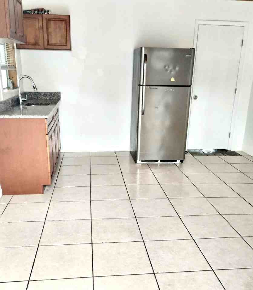 508 N 44th St #B - Photo 3 of 11