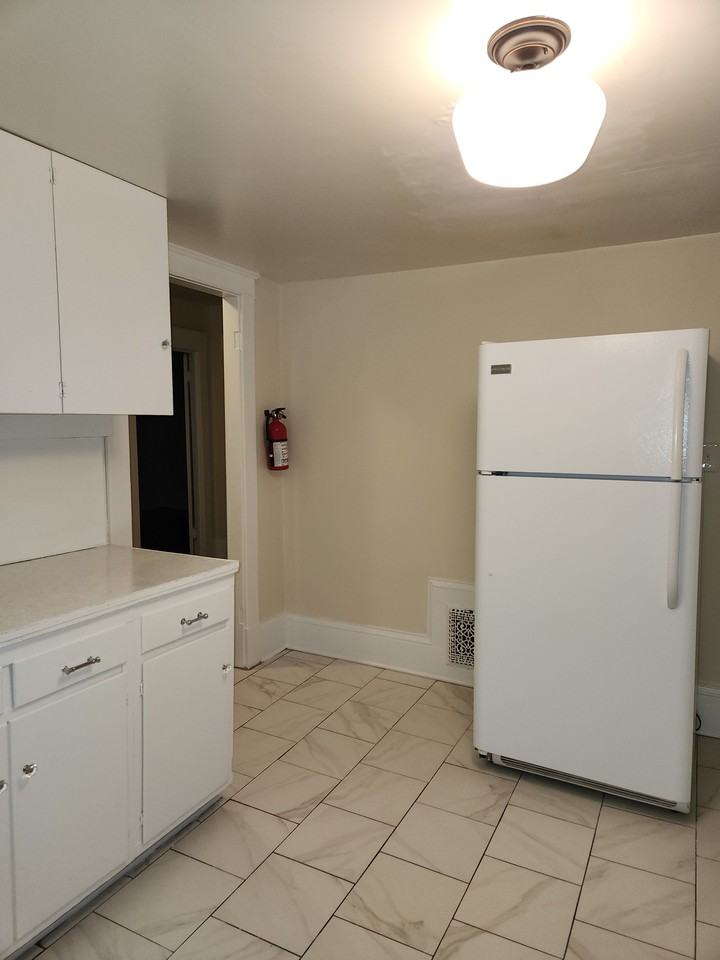 715 4th St Nw #2 - Photo 2 of 17