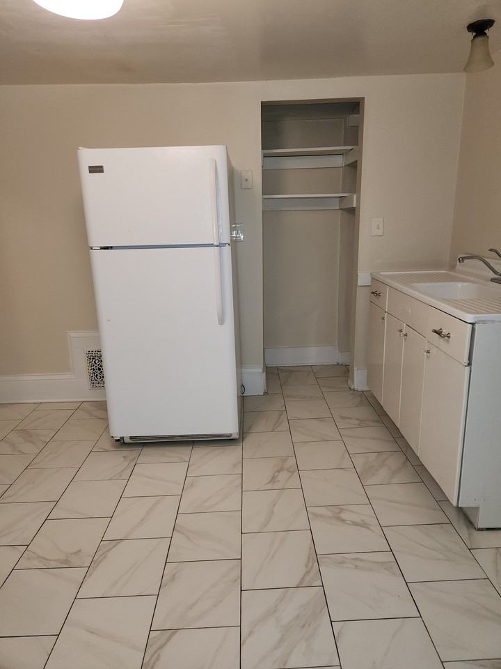 715 4th St Nw #2 - Photo 3 of 17
