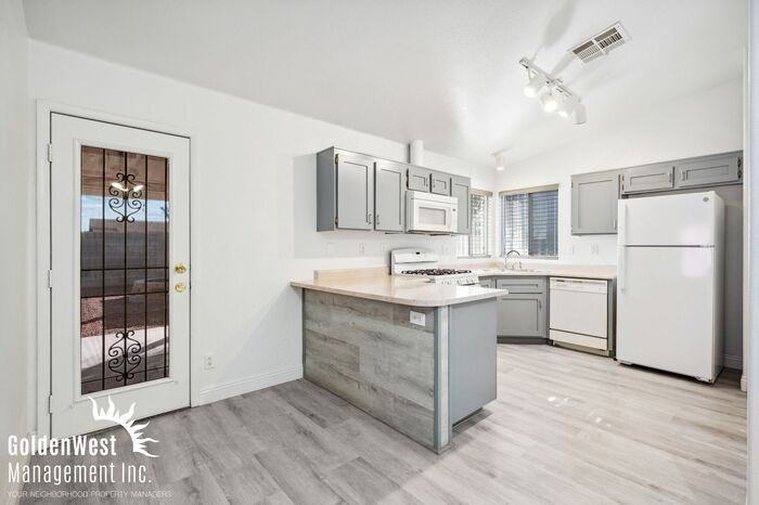 4231 Riverstone Ave - Photo 3 of 32
