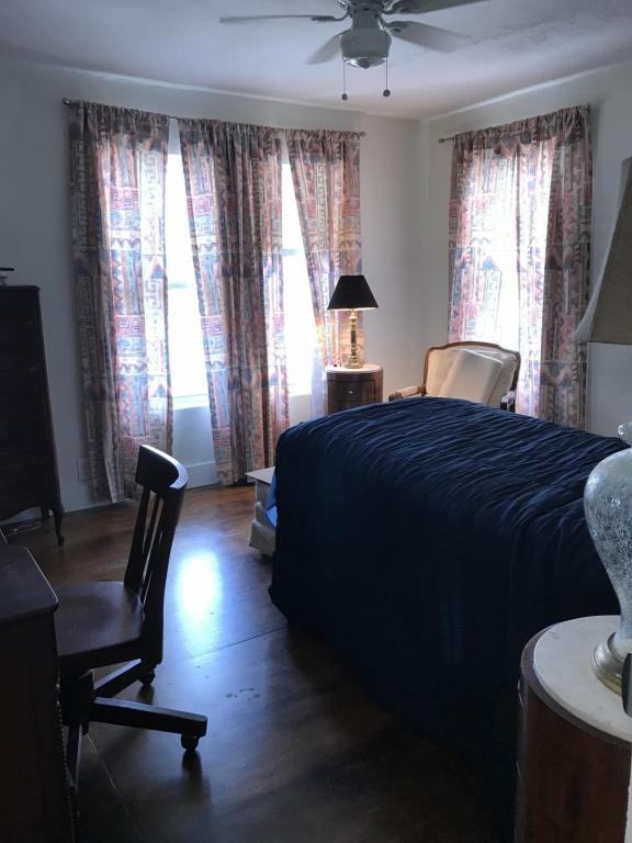 719 14th St - Photo 3 of 9