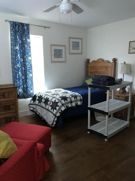 719 14th St - Photo 4 of 9