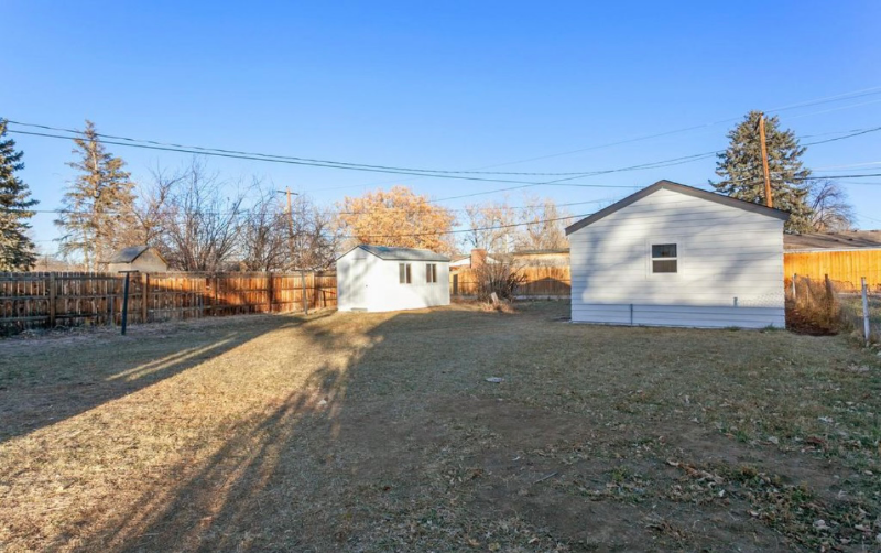 1620 Nome St - Photo 4 of 23