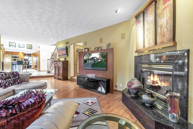 1008 Thornecrest Dr - Photo 3 of 6