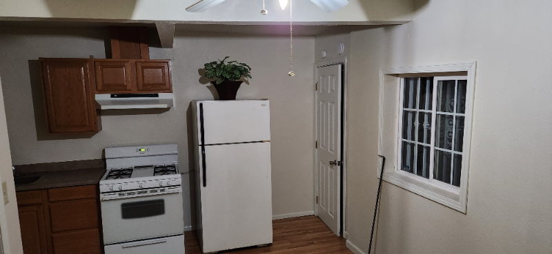 1027 S Garden Ave - Photo 2 of 3