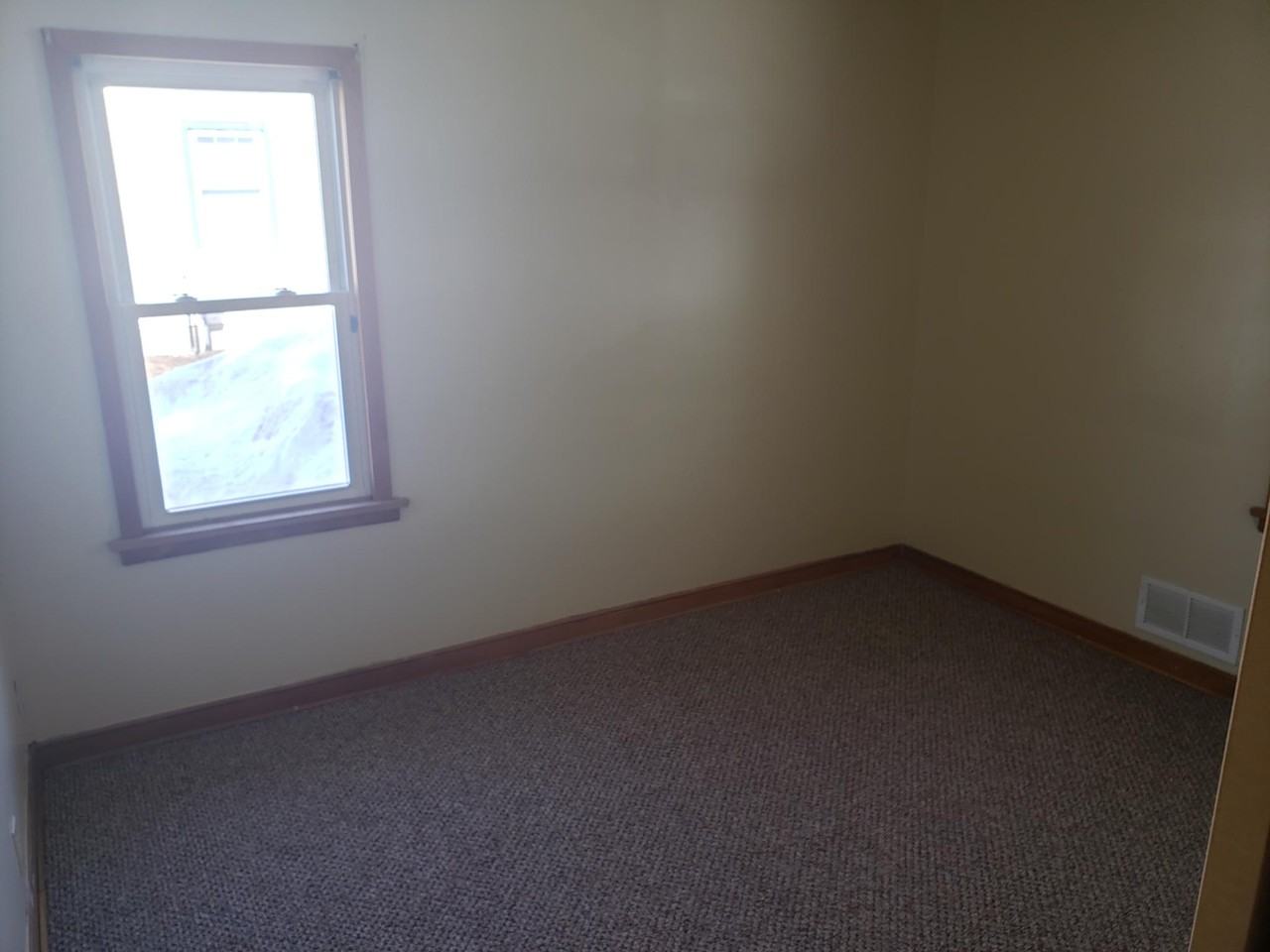 125 Milkyway St N - Photo 2 of 8