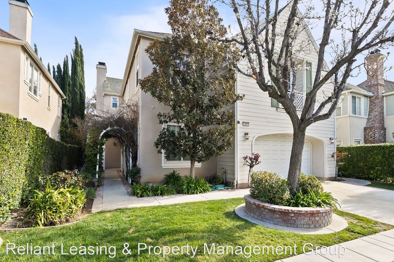 23803 Spinnaker Ct - Photo 2 of 50