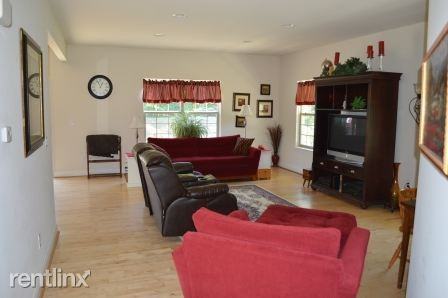 2038 Pine Bluffs Ct - Photo 2 of 15