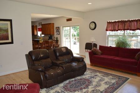 2038 Pine Bluffs Ct - Photo 3 of 15