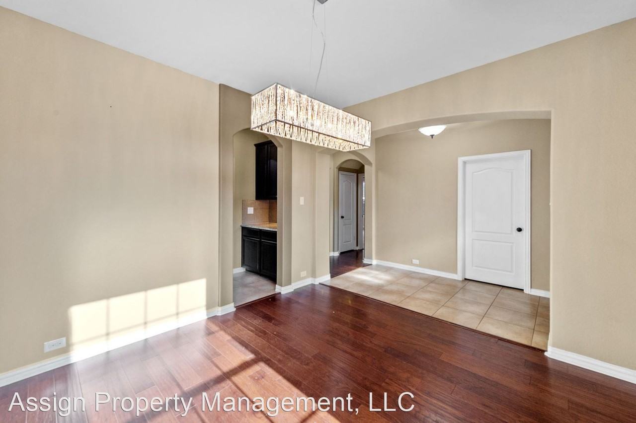 1924 Lewis Crossing Dr - Photo 3 of 28