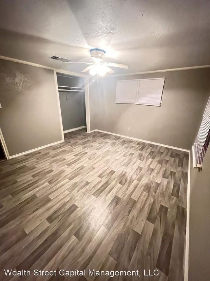 430 Ivanhoe Estates Dr - Photo 3 of 11