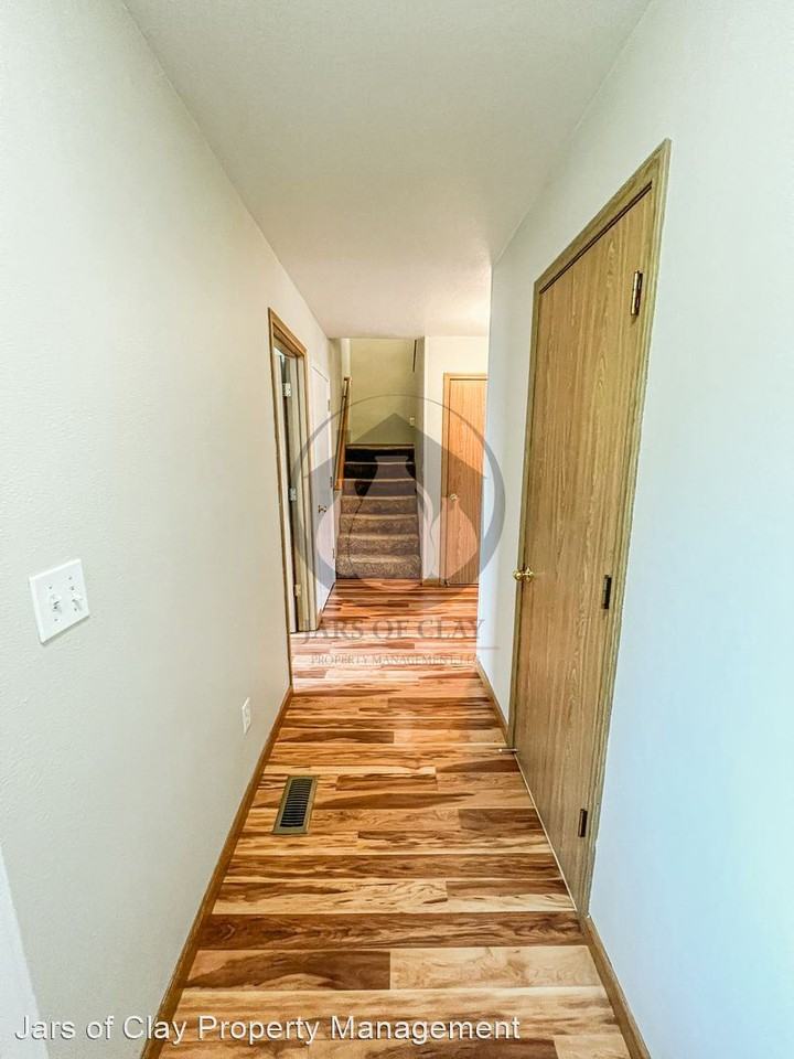 4564 Werner Ave Ne - Photo 2 of 21