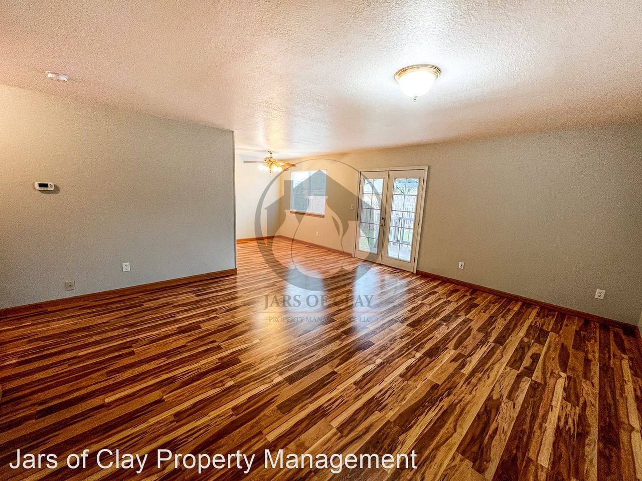 4564 Werner Ave Ne - Photo 3 of 21