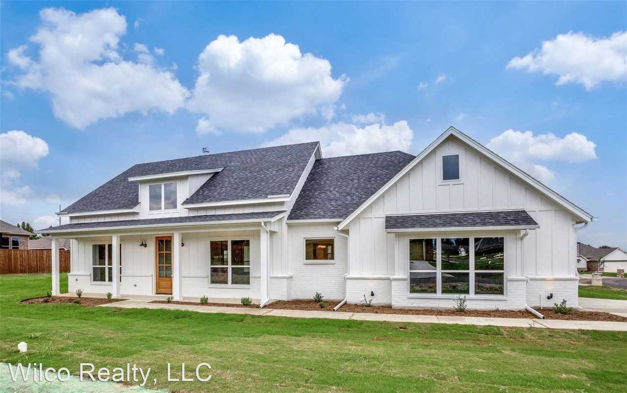 3012 Promenade Dr, Granbury, TX 76049 3 Bedroom House for 2,850/month