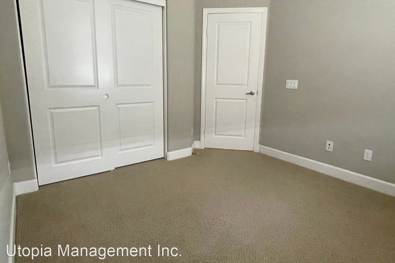 3733 Islander Walk - Photo 3 of 10