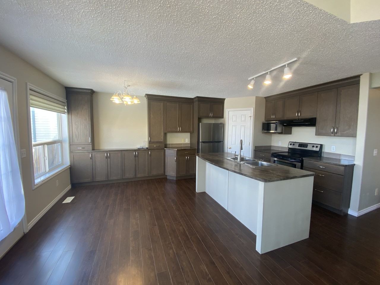 144 Lakeland Dr - Photo 3 of 13