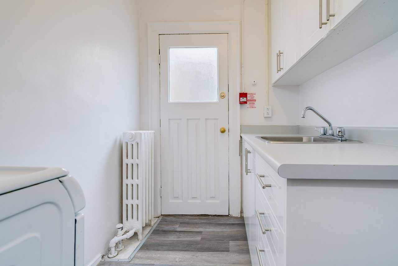 2099 Yonge St #4 - Photo 3 of 10