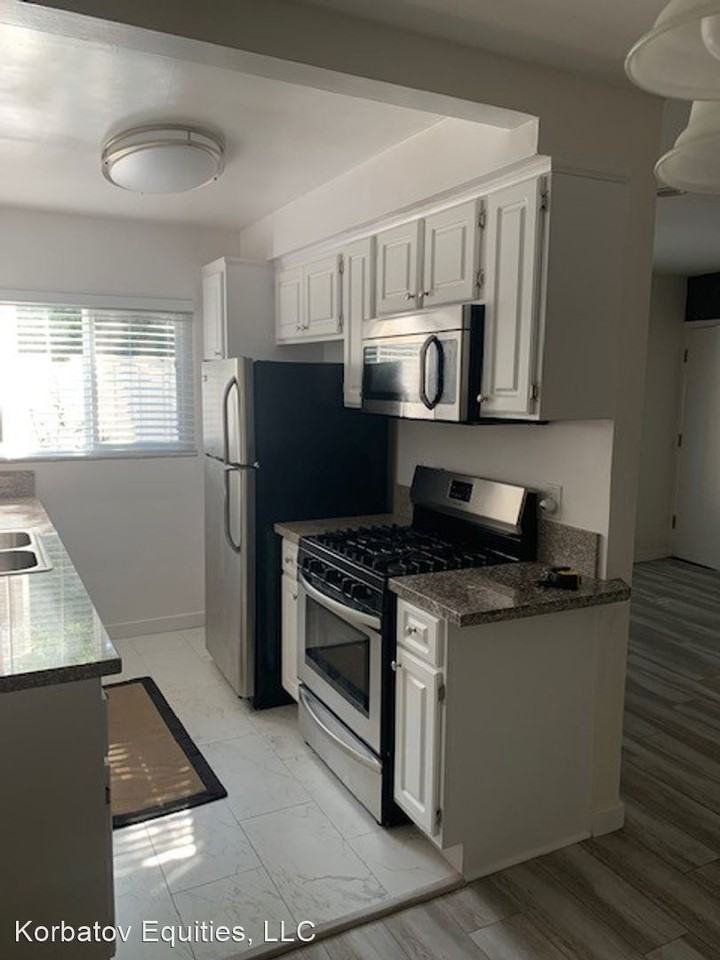 813 Westmount Drive - Photo 3 of 11