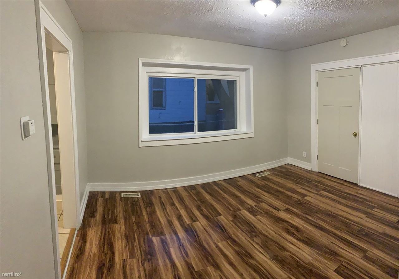 1263 College Ave NE - Photo 3 of 8