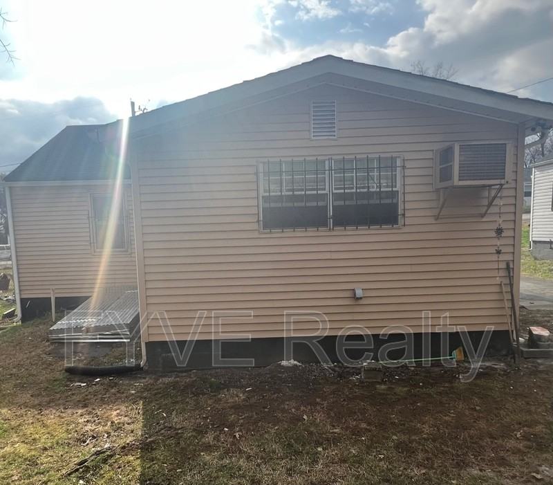 2025 Seminole Ave - Photo 3 of 14