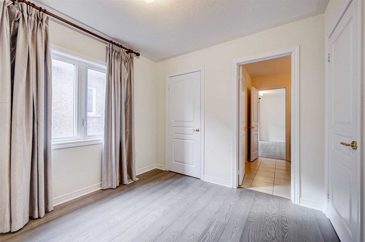 51 Riding Mountain Drive - Photo 2 of 16