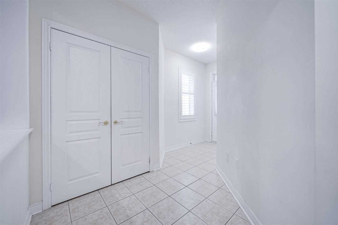 51 Riding Mountain Drive - Photo 3 of 16