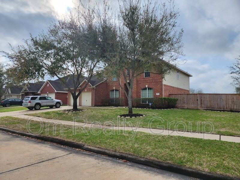 9002 Carriage Point Dr - Photo 2 of 31
