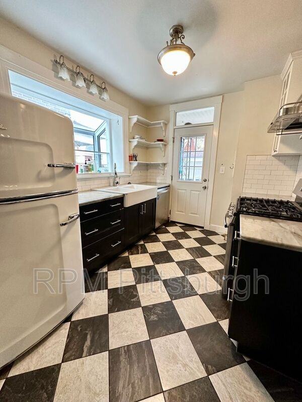 356 W Penn Pl - Photo 3 of 15
